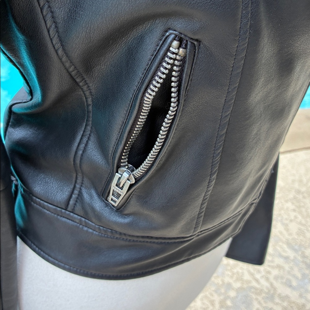 Blank NYC Black Faux Leather Moto Jacket with zip out Denim Collar Detail L - Picture 4 of 10